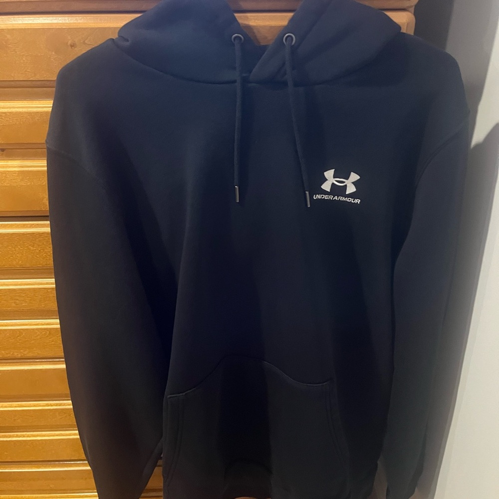 Under Armour Black Athletic Sweater Crew Neck Long Sleeve